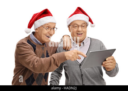 Joyeux Noël avec les aînés à la recherche d'un comprimé à chapeau isolé sur fond blanc Banque D'Images