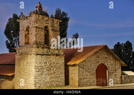 L'église de San Antonio Abad, Île Amantani, Lac Titicaca, Puno, Pérou Banque D'Images