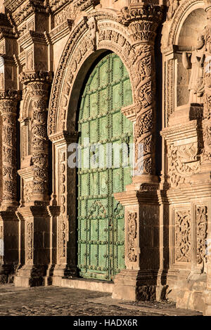 Porte, Puno Cathedral, Plaza de Armas, Puno, Pérou Banque D'Images