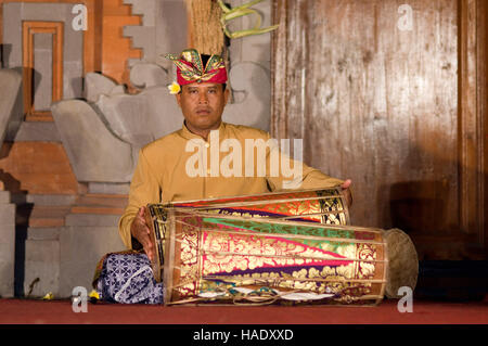 Danse appelée 'Legong Dance" au Palais d'Ubud. Ubud-Bali. La danse traditionnelle balinaise à Ubud. Il y a beaucoup de spectacles de danse balinaise à voir dans Banque D'Images