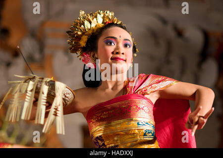 Danse appelée 'Legong Dance" au Palais d'Ubud. Ubud-Bali. La danse traditionnelle balinaise à Ubud. Il y a beaucoup de spectacles de danse balinaise à voir dans Banque D'Images