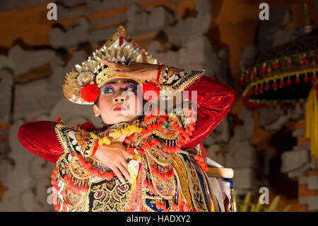 Danse appelée 'Legong Dance" au Palais d'Ubud. Ubud-Bali. La danse traditionnelle balinaise à Ubud. Il y a beaucoup de spectacles de danse balinaise à voir dans Banque D'Images