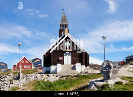 L'extérieur de la sculpture pêcheur 18e siècle ou l'église Zion Zions Kirke, Jakobshavn Ilulissat (Groenland), Banque D'Images