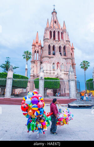 La Parroquia de San Miguel Arcangel church à San Miguel de Allende , le Mexique sur la façade gothique de l'église a été construite en 1880 Banque D'Images