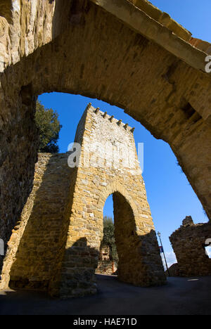 Ancienne porte de Montecolognola village, Magione, Ombrie, Italie Banque D'Images