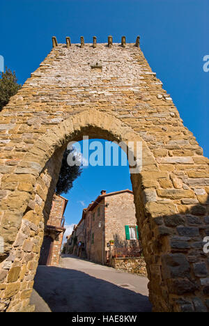 Ancienne porte de Montecolognola village, Magione, Ombrie, Italie Banque D'Images