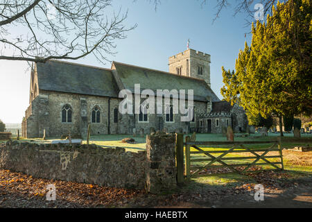 Matin d'automne à St Peter & Paul à Aylesford, Kent, Angleterre. Banque D'Images