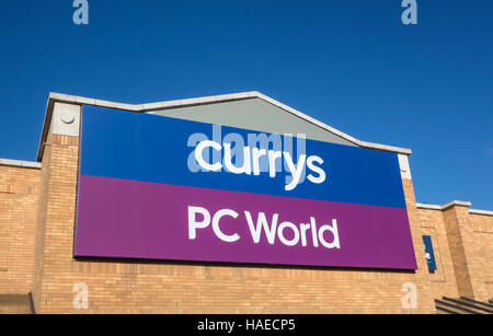 Signe extérieur de currys et PC World store à Woking, Surrey, UK Banque D'Images