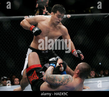 Lyoto Machida, Thiago Silva haut, combat lors de l'UFC 94 au MGM Grand Arena, le 31 janvier 2009 à Las Vegas, NV. Francis Specker Banque D'Images