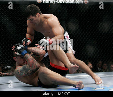 Lyoto Machida, Thiago Silva haut, combat lors de l'UFC 94 au MGM Grand Arena, le 31 janvier 2009 à Las Vegas, NV. Francis Specker Banque D'Images