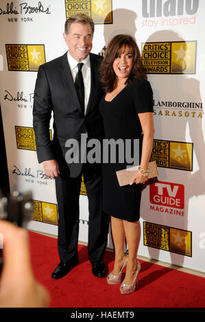 La personnalité de télévision Marie Osmond (R) et mari Steve Craig arrivent à la télévision Broadcast Journalists Association's third annual Critics' Choice Television Awards au Beverly Hilton Hotel, le 10 juin, 2013 à Los Angeles, Californie. Banque D'Images