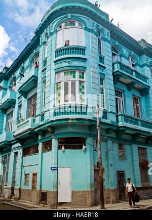 Immeuble d'angle de la période bleu vert La Havane Cuba Banque D'Images