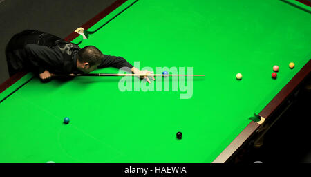 Matthew Stevens pendant son match contre Joe Perry pendant sept jours du Championnat du Royaume-Uni Betway, 2016 au York Barbican. Banque D'Images