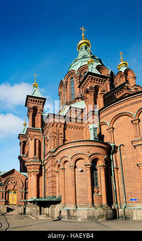 Détail de l'extérieur de l'église orthodoxe Uspenski cathédrale célèbre dans la ville d'Helsinki FINLANDE Banque D'Images