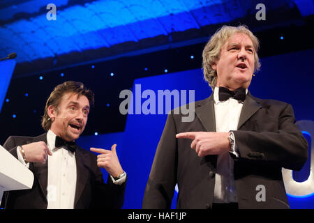 Utilisation éditoriale seuls les animateurs de série de télévision Le Grand Tour, Richard Hammond et James peut prendre la parole à la Society of Motor Manufacturers and Traders 100e dîner annuel, au Grosvenor House de Londres. Banque D'Images