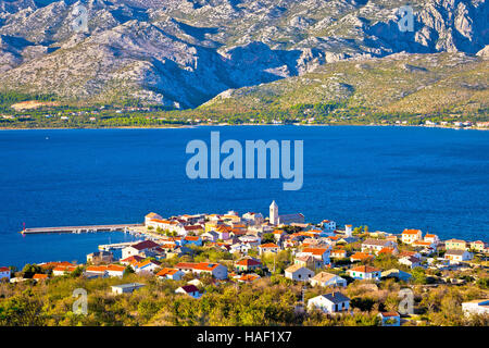 Nature vert et bleu de la mer, vue de la ville de Zadar et le parc national de Paklenica sur la montagne du Velebit Banque D'Images