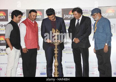 Mayank Shekhar Vinod Srivastava Sr Jagran GM Prakashan Arjun Kapoor Manoj Srivastava Jagran Ajay Brahmatmaj Dainik Jagran Mumba Banque D'Images