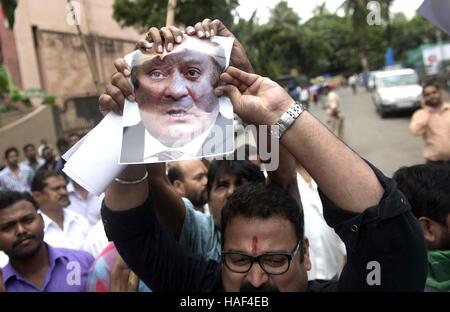 Protestation contre les travailleurs parti MNS Karan Johar office casting acteur pakistanais Fawad Khan suite Ae film Dil Hai Mushkil Mumbai Banque D'Images