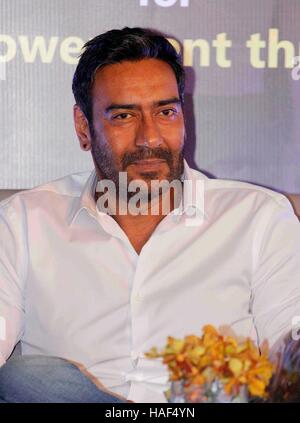 Ajay Devgn Conférence de presse de la Fondation Smile pour annoncer la nouvelle campagne She Can Fly Mumbai Inde Vishal Veeru Devgan Ajay Devgn Indien acteur, réalisateur, producteur Banque D'Images