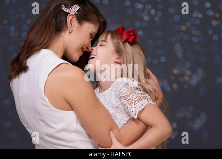 La mère et l'enfant de s'amuser ensemble Banque D'Images