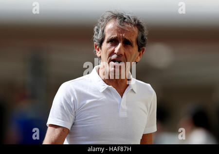 Alain Prost au cours de la pratique trois au Circuit de Yas Marina, à Abu Dhabi. Banque D'Images