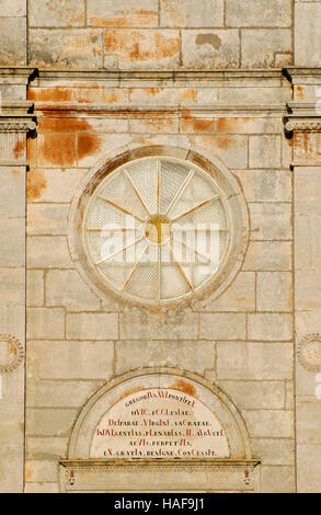 Détail de façade de l'église paroissiale de l'Annonciation de la Vierge Marie dans la région de Pongau en Istrie, Croatie, Europe Banque D'Images