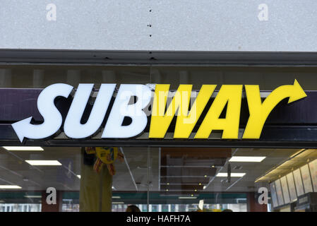 Saint Gall, Suisse - 23 novembre 2016 : fast food Subway sign à Saint-gall sur Suisse Banque D'Images