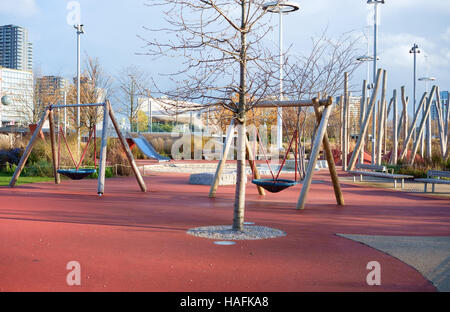 Aire de jeu vide en hiver, Queen Elizabeth Olympic Park, Stratford, London, UK Banque D'Images