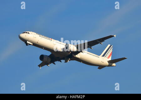 Air France Airbus A321-200 F-GTAM au départ de Londres Heathrow, Royaume-Uni Banque D'Images