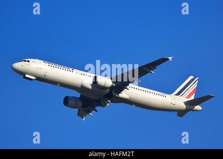 Air France Airbus A321-200 F-GTAM au départ de Londres Heathrow, Royaume-Uni Banque D'Images