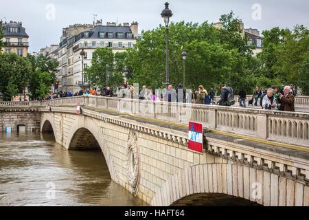 Les inondations, la MONTÉE DES EAUX DE LA SEINE, PARIS 2016 Banque D'Images