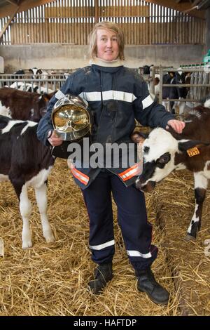 Pompiers volontaires DANS LES ZONES RURALES, FRANCE Banque D'Images