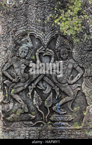 Sculpture bas-relief des Apsaras danser au Prasat temple Bayon, Angkor Thom, Siem Reap, Royaume du Cambodge. Banque D'Images