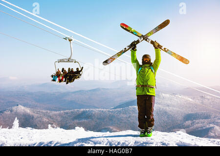 Skies est téléski snowboarders toile Banque D'Images