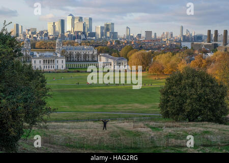 Canary Wharf et le National Maritime Museum, photographié d'observatoire de Greenwich. Banque D'Images