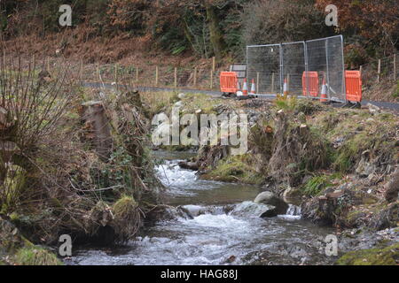Braithwaite, Cumbria, Royaume-Uni. 30 novembre, 2016. Swinside beck un an après tempête Desmond toujours en attente de réparation Crédit : Pete Holton/Alamy Live News Banque D'Images