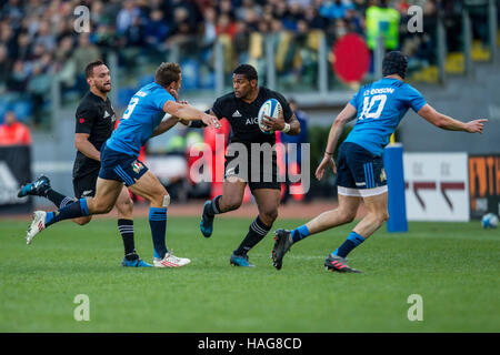 Roma ITALIE - 12 novembre 2016 - Rugby - Stadio Olimpico à Rome - Rugby - Test Match Italie Nouvelle-zélande - Waisake Naholo pendant le match - Copyright : © Riccardo Piccioli/Alamy Sport Banque D'Images