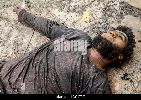 Mossoul, Ninive, Province de l'Irak. 30Th Nov, 2016. Le cadavre d'un chasseur d'ISIS à Mossoul. © Gabriel Romero/ZUMA/Alamy Fil Live News Banque D'Images