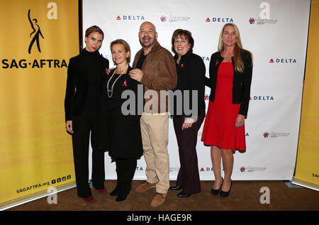 Los Angeles, CA, USA. 30Th Nov, 2016. Naomi deLuce Wilding, Gabrielle Carteris, Jason Stuart, réduite, à l'AFTRA et SAG-Elizabeth Taylor AIDS Foundation au panneau "SAG-l'AFTRA, Californie le 30 novembre 2016. Credit : Faye Sadou/media/Alamy Punch Live News Banque D'Images