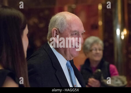 L'ancien gouverneur George 'Sonny' Perdue (républicain de Géorgie) arrive pour une réunion avec le président des États-Unis, élu à l'atout de Donald Trump Tower à New York, New York, USA le 30 novembre 2016. Credit : Albin Lohr-Jones/MediaPunch /CNP via Piscine Banque D'Images