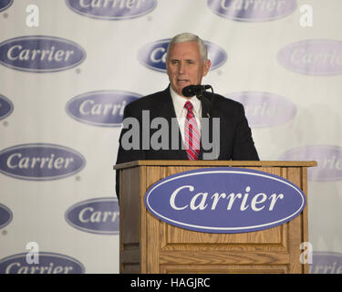 Indianapolis, Indiana, USA. 1er décembre 2016. Vice-président élu MIKE PENCE annonce que le transporteur ne sera pas déplacer des emplois au Mexique. Credit : Lora Olive/ZUMA/Alamy Fil Live News Banque D'Images