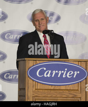 Indianapolis, Indiana, USA. 1er décembre 2016. Vice-président élu MIKE PENCE annonce que le transporteur ne sera pas déplacer des emplois au Mexique. Credit : Lora Olive/ZUMA/Alamy Fil Live News Banque D'Images