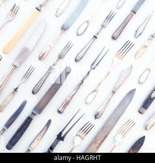 Vintage - Coutellerie coutellerie magnifique isolé sur fond blanc - motif décoratif fourchette et couteau Banque D'Images