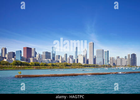 Front de mer et sur la ville de Chicago, un jour ensoleillé, USA. Banque D'Images