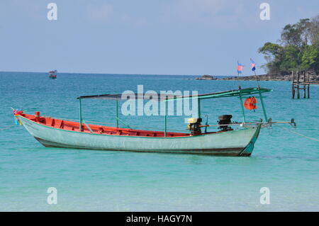 Bateau Taxi à Tui village sur l'île de Koh Rong, Cambodge Banque D'Images