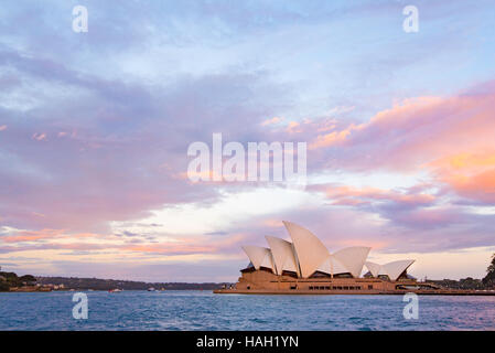 L'Opéra de Sydney, en Australie au crépuscule Banque D'Images