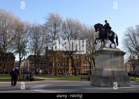 Queen's Square à Bristol statue William III par sculpteur néerlandais John Michael Rysbrack Banque D'Images