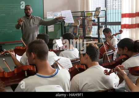 Tudo Que Aprendemos Juntos Le professeur de violon Année : 2015 Réalisateur : Sergio Machado Brésil Lazaro Ramos Banque D'Images