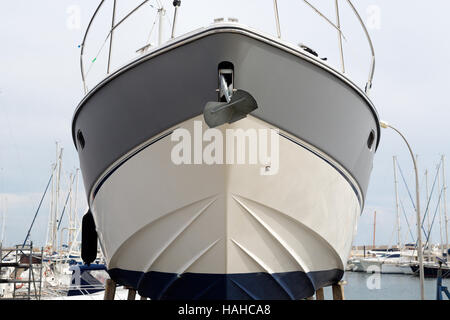 Bateau est en cale sèche, vue avant Banque D'Images