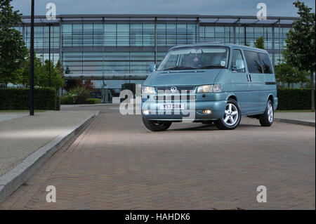 2001 Volkswagen VW T4 Moteur V6 limousine transporteur van Banque D'Images
